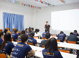 攬德運(yùn)營(yíng)部和銷售部參加多列包裝機(jī)培訓(xùn)